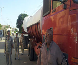   مصر اليوم - ضبط سائق بحوزته 2 طن سولار قبل بيعها في السوق السوداء