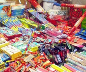   مصر اليوم - ضبط كميات كبيرة من الألعاب النارية المهربة في غزة