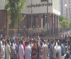   مصر اليوم - طلاب كلية التعليم الصناعي في السويس يواصلون الاعتصام لليوم الثاني