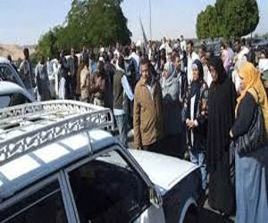   مصر اليوم - أهالي المنايف يقطعون الإسماعيلية الصحراوي لنقص الخبز