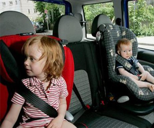 مصر اليوم - قواعد هامة لتأمين الأطفال داخل السيارة