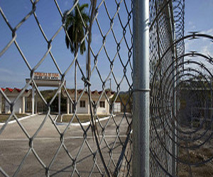   مصر اليوم - نصف معتقلي غوانتانامو يخوضون إضرابًا عن الطعام