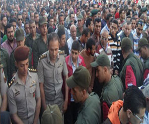   مصر اليوم - أهالي سمنود يشيعون جنازة الشهيد النقيب وائل المر