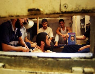   مصر اليوم - فياض يطلع مديرة منظمة الصحة العالمية على الأوضاع الصحية للأسرى