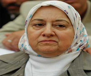   مصر اليوم - الدكتورة نجوى خليل تفتتح معرض الأسر المنتجة ديارنا