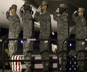   مصر اليوم - غضب يدفع أميركيا إلى قتل5 من زملائه في العراق