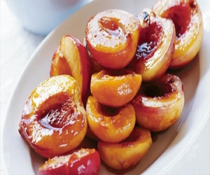   مصر اليوم - خوخ ومشمش بالكراميل