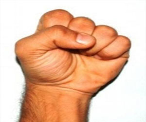   مصر اليوم - دراسة: قبض الإنسان صفحة يده اليمنى يدفع الكلمات إلى المخ