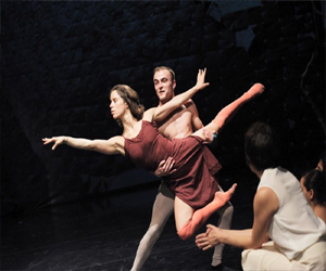   مصر اليوم - باليه ماكراس يعبر عن حياة جماعات الغجر