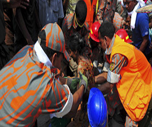   مصر اليوم - تواصل جهود البحث عن أحياء وعدد القتلى تخطى الـ250