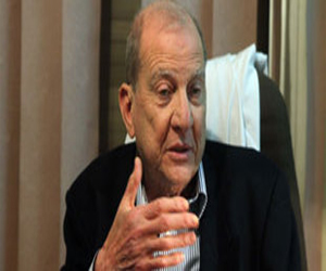 مصر اليوم - أبو الغار يناقش نادى السيارات للأسواني في مكتبة التنوير الاتنين