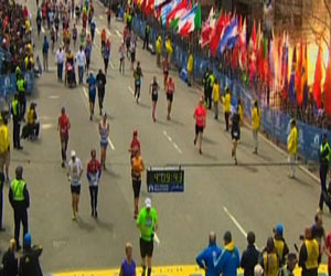   مصر اليوم - قنبلتا بوسطن تم تفجيرهما بجهاز تحكم شبيه للمستخدم فى سيارات الأطفال