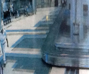   مصر اليوم - مباحث المطار تعيد حقيبة راكبة من خلال تتبع كاميرات المراقبة