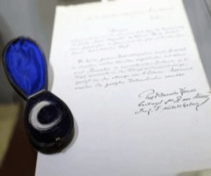   مصر اليوم - بيع خصلة من شعر الإمبراطور فرنسو جوزف في مزاد