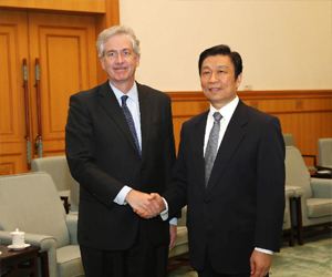   مصر اليوم - تشاو يجتمع مع نائب وزير الخارجية الأميركي