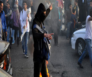   مصر اليوم - البلاك بلوك يحاولون اقتحام قصر الاتحادية