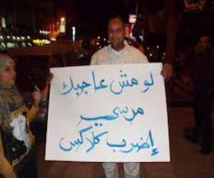   مصر اليوم - كلاكس الثورة  تبدأ فعالياتها في السويس بسلاسل بشري