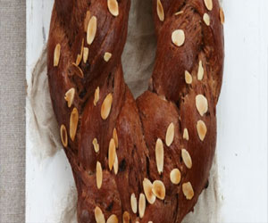   مصر اليوم - خبز شم النسيم بالشوكولاتة واللوز