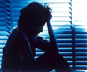 مصر اليوم - اكتئاب النساء عاطفة حساسة وهورمون تناسلي