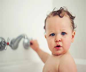 مصر اليوم - ما أسباب خوف الطفل من الماء؟