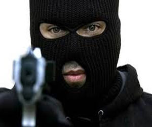   مصر اليوم - الشرطة تسترد مليون جنيه اختطفها ملثم أمام بنك في نجع حمادي