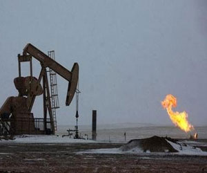 مصر اليوم - النفط يقفز بدعم آمال التحفيز