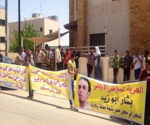 مصر اليوم - الأردن: عائلة متهم بالتجسس تعتصم أمام سفارة مصر