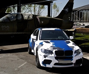   مصر اليوم - سيارة بي أم دبليو X6 M تتحول إلى طائرة حربية