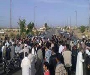   مصر اليوم - العشرات يقطعون طريق الإسماعيلية بورسعيد احتجاجًا على اختطاف أحد أقاربهم