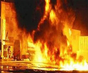   مصر اليوم - السيطرة على حريق ضخم قرب شركات البترول في السويس