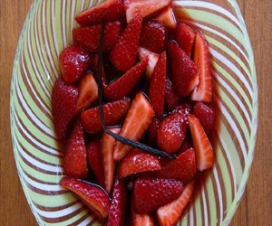   مصر اليوم - الفراولة بمشروب الفانيليا