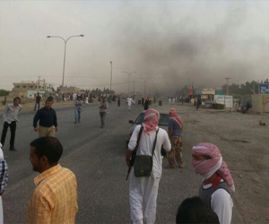   مصر اليوم - محتجون يغلقون الطريق الصحراوي جنوب الأردن