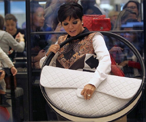   مصر اليوم - شانيل تقدم حقيبة الهولا هوب