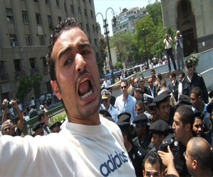   مصر اليوم - 5 مايو أولى جلسات محاكمة دومة بتهمة إهانة الرئيس