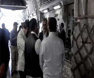   مصر اليوم - رئيس هيئة أركان الحر يتسلم أول شحنة مساعدات أميركية