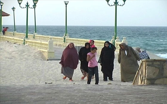   مصر اليوم - عشرات المصريين يحيون ذكرى أربعاء أيوب على شواطئ العريش