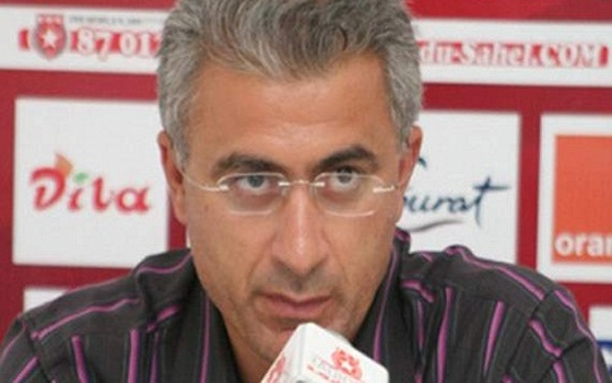   مصر اليوم - لصوص يسرقون حذاء مدرب البنزرتي التونسي منذر الكبير