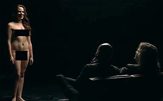   مصر اليوم - برنامج تلفزيوني دنماركي يعرض نساءًا عاريات لتقييم مفاتنهن