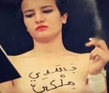   مصر اليوم - أمينة تايلر تنشر صورًا جديدة لها وهي عارية الصدر