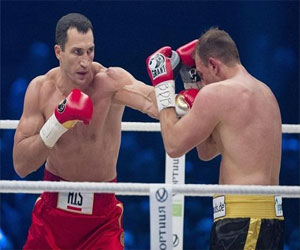   مصر اليوم - كليتشكو يهزم متحديه الألماني بيانيتا بالضربة القاضية