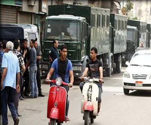   مصر اليوم - تكثيف التعزيزات الأمنية في محيط الكاتدرائية المرقسية