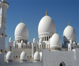   مصر اليوم - بريطانية تنجز مجسمًا فنيًا متكاملاً من الورق لجامع الشيخ زايد الكبير