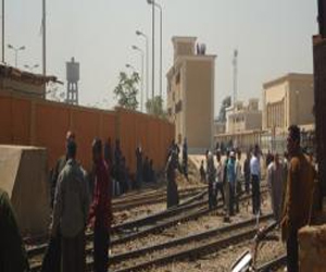   مصر اليوم - أهالي قرية البعالوة يقطعون خط القطارات بين الإسماعيلية والقاهرة احتجاجًا على خطف صاحب مزرعة