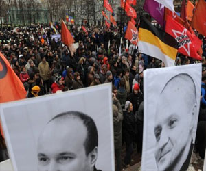   مصر اليوم - مسيرة احتجاج في موسكو بعد عام على عودة بوتين إلى الكرملين