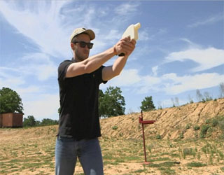 مصر اليوم - سلاح ناري من البلاستيك غير قابل للتتبع