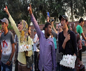   مصر اليوم - القبض على المشاركين فى نحمل البيض للقصر أمام الاتحادية