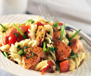   مصر اليوم - سلطة السلمون و الهليون