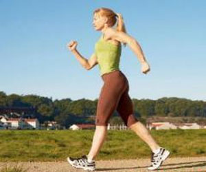   مصر اليوم - ربع البالغين البريطانيين يمشون ساعة واحدة في الأسبوع