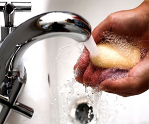 مصر اليوم - غسل الأيدي بعناية يقلل الإصابة بالعدوى