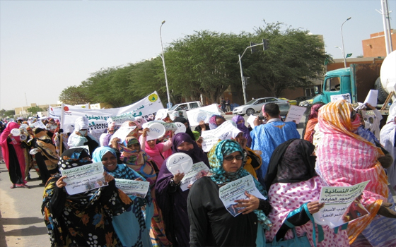   مصر اليوم - نساء موريتانيا يتظاهرن تنديداً بالاغتصاب والتحرش وقتل الضحايا